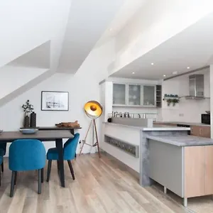 Apartment Deluxe Duplex With Garage, Edinburgh