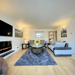 Apartment Elite 3 Bed New Town With Private Walled Garden, Edinburgh
