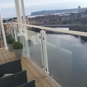 century-wharf-serviced-apartments.cardiffhotelswales.com/